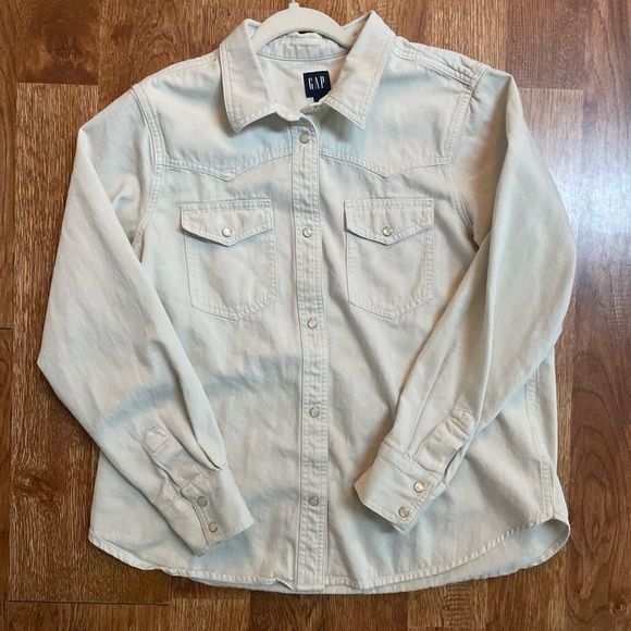 GAP Tops - GAP Pearl Snap Button Down Ladies Lg